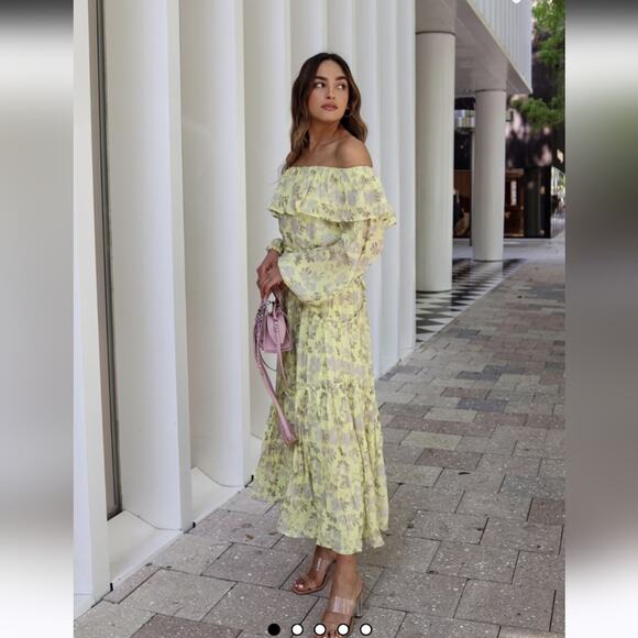 Astr Kaylani Floral Flowy Summer Dress Off Shoulder with ruffle and tiers Size M - Picture 2 of 13